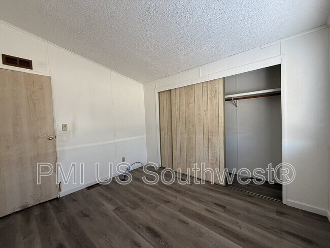 Building Photo - 4453 Calle del Media