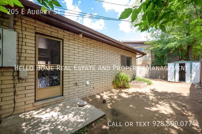 Building Photo - 205 E Aubrey St