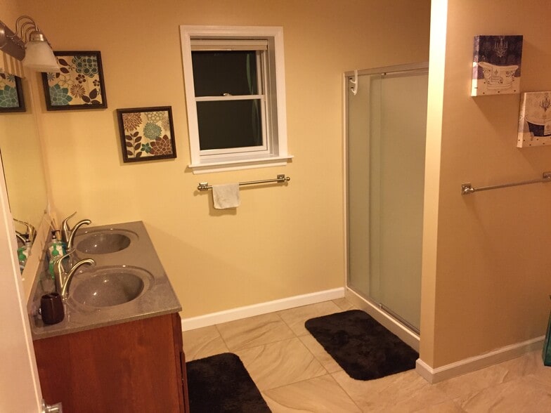 Building Photo - 101 Sunrise Dr