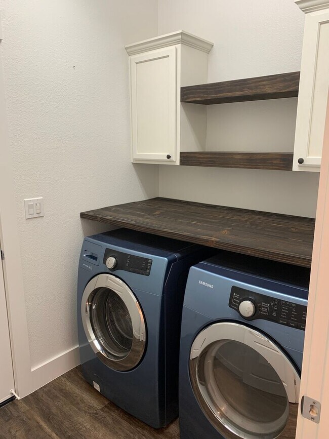 Building Photo - Beautiful Single Story Brentwood Home