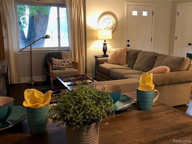 Building Photo - 26348 Alger St