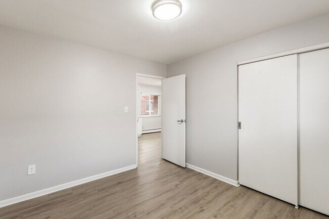 Building Photo - 639 Riverview Dr