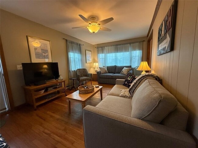 Building Photo - 33 BREACH Drive UNIT Front