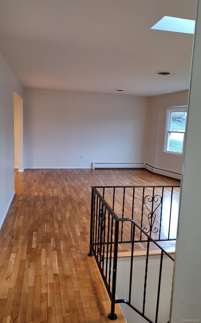 Building Photo - 5 Suzie Dr