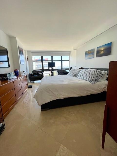 Building Photo - 1865 Brickell Ave