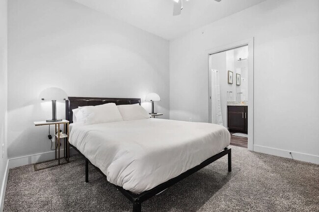 Building Photo - 8506 Westfield Blvd