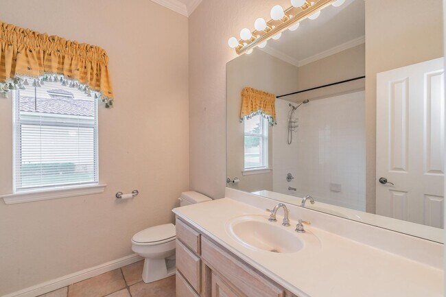 Building Photo - Beautiful 4 Bedroom Home in Ridgmar