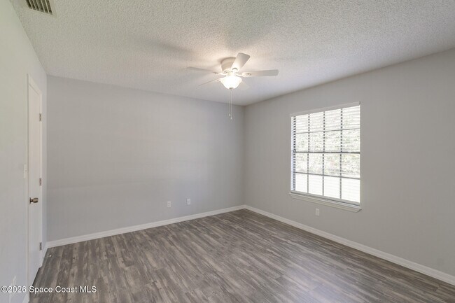 Building Photo - 5490 Wendy Lee Dr