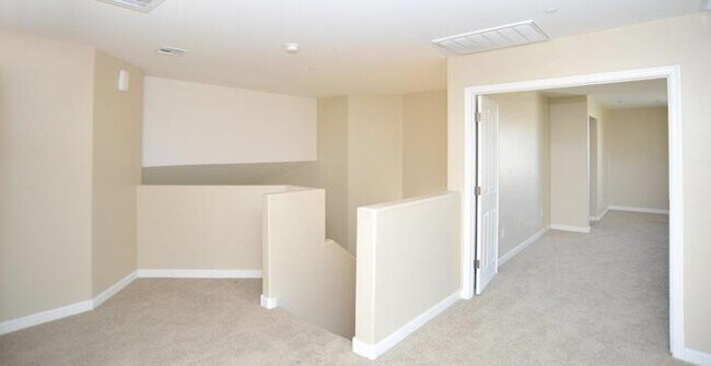 Building Photo - Amazing 2-Story Home