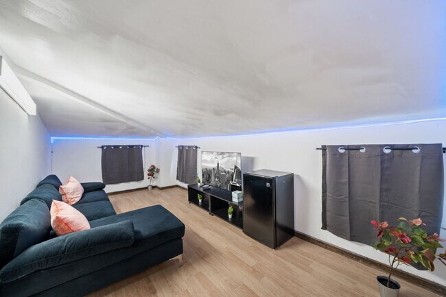 Building Photo - 21 Lord Ave