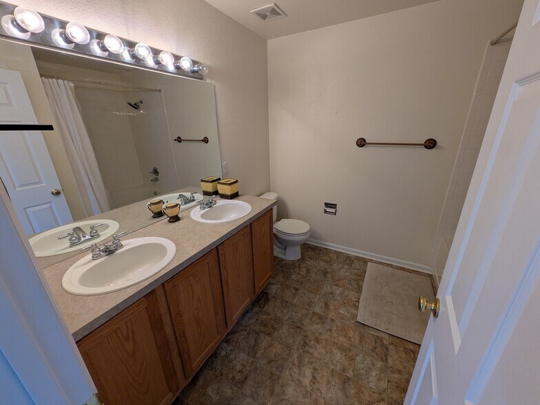 Building Photo - 2133 Copper Creek Dr