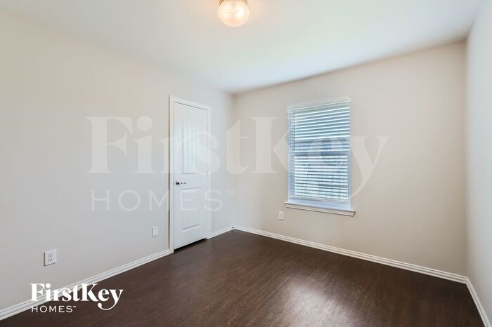 Building Photo - 260 Meadowcrest Dr