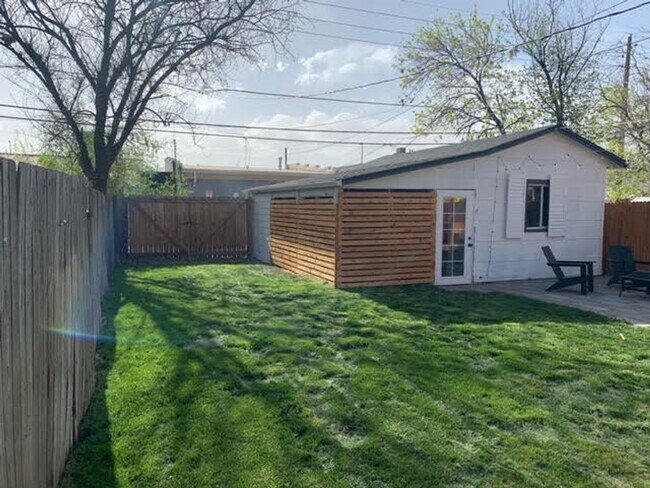 Building Photo - 4 Bed 2 Bath House with Great Location!