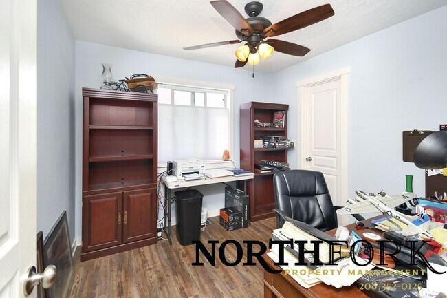 Building Photo - Superb Star Home With Move-in Credit opportunity - HOME IS NOT FURNISHED
