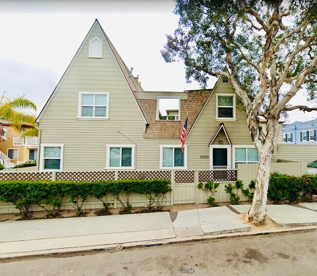 Building Photo - AVAILABLE JUNE! LIGHT AND BRIGHT STUDIO ON MISSION BLVD W/ PARKING! MISSION BEACH - $1,895/mo!