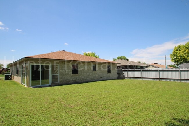 Building Photo - Winfield Estates!