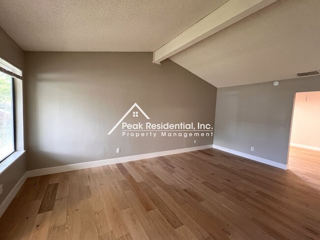 Building Photo - Nice Sacramento 2bd/1ba Halfplex!