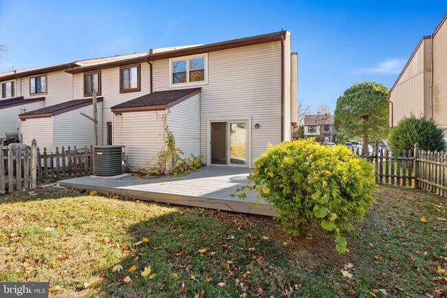 Building Photo - 3964 Bainbridge Ct