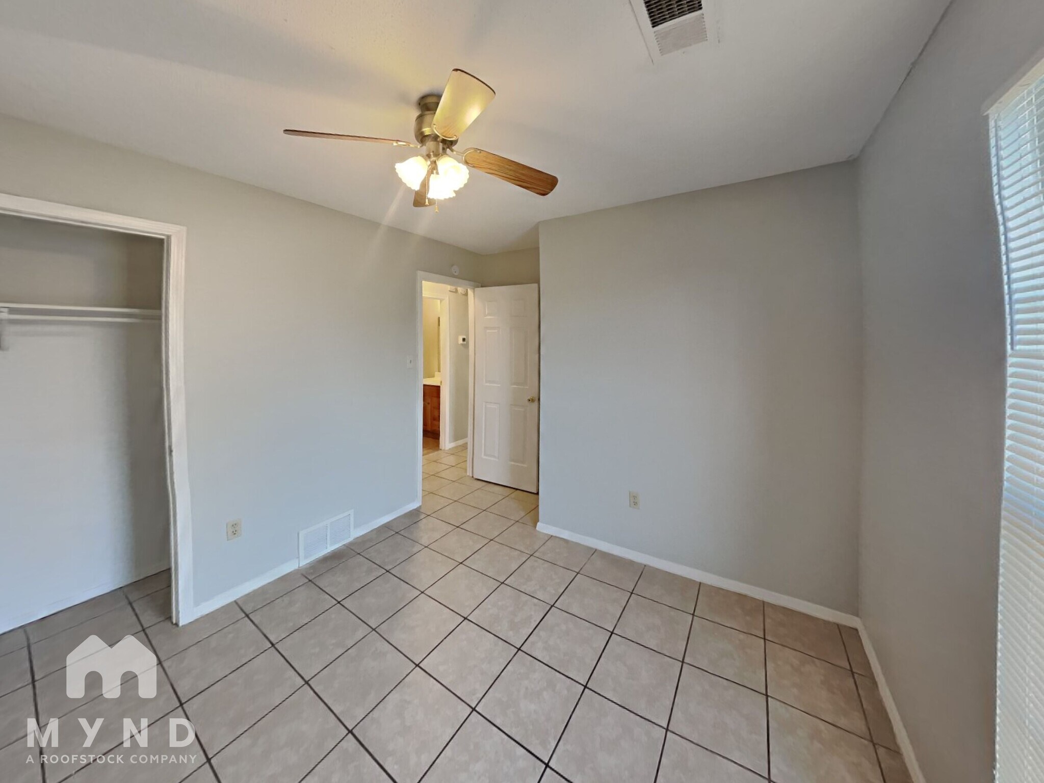 Building Photo - 3405 Laurelwood Dr