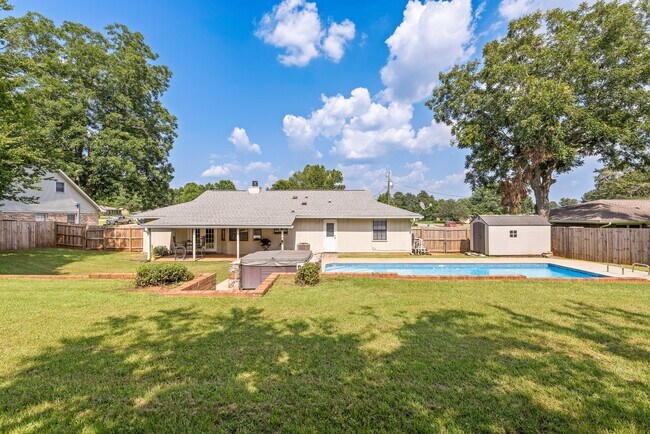 Building Photo - 304 Melbourne Dr