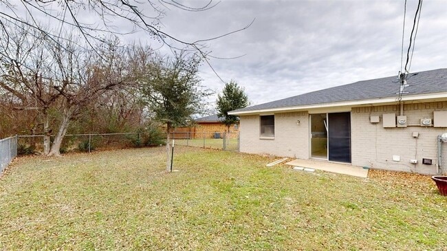Building Photo - 1605 Cloverdale Ct