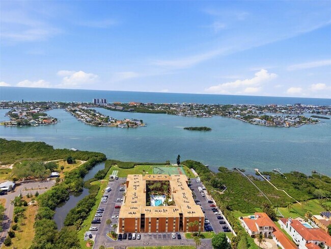 Building Photo - 12760 Indian Rocks Rd