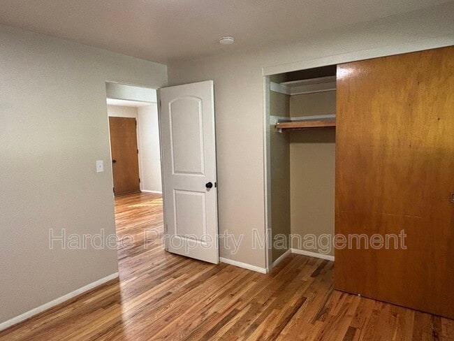 Building Photo - 1500 Brooklawn Dr