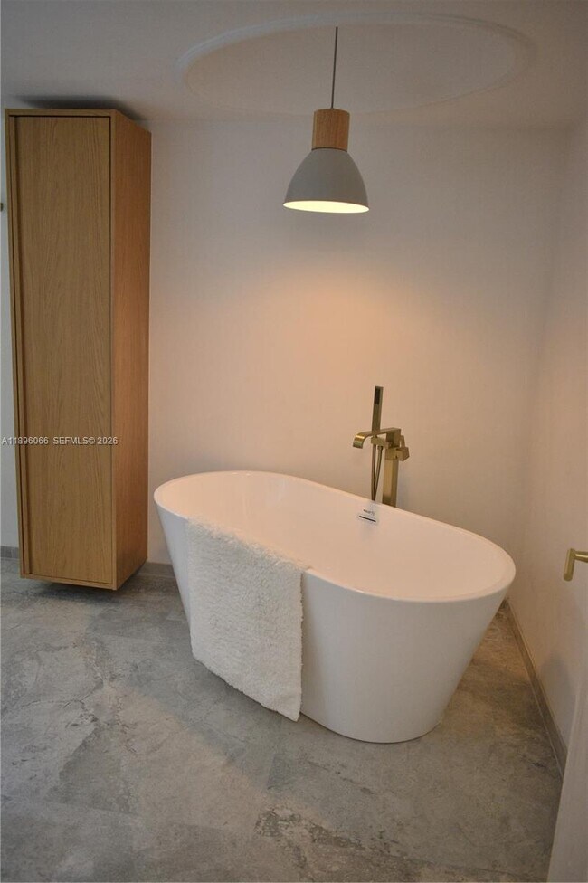 Building Photo - 1865 S Ocean Dr