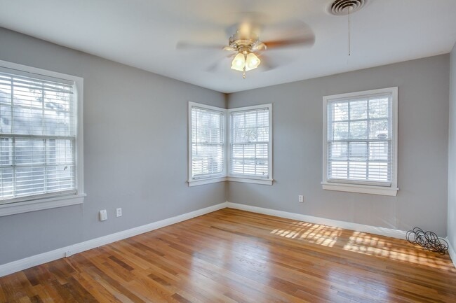 Building Photo - Pre-leasing for June!