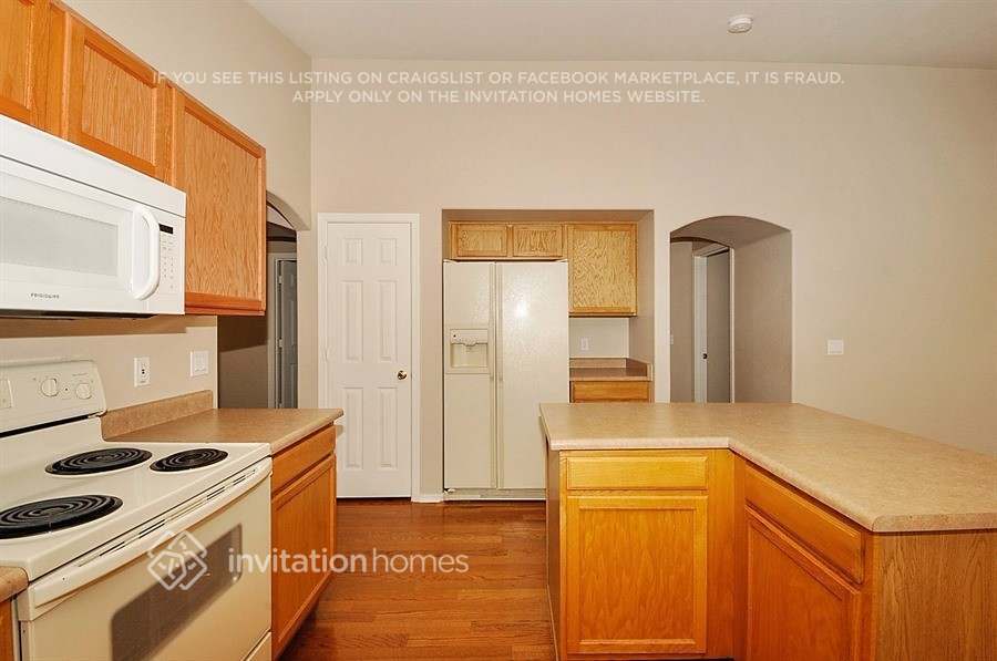 Building Photo - 12230 W Aster Dr
