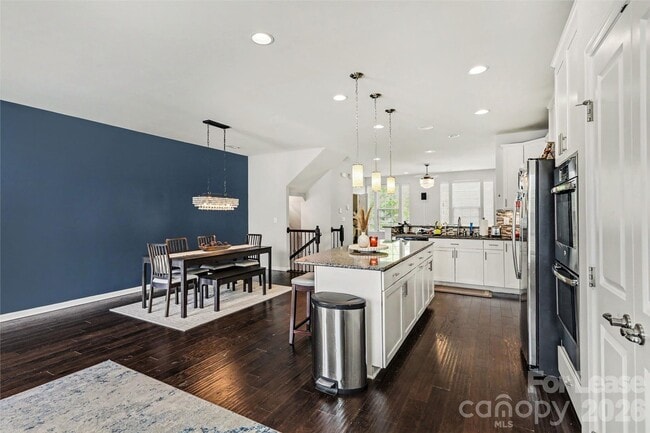 Building Photo - 4011 Zilker Park Dr