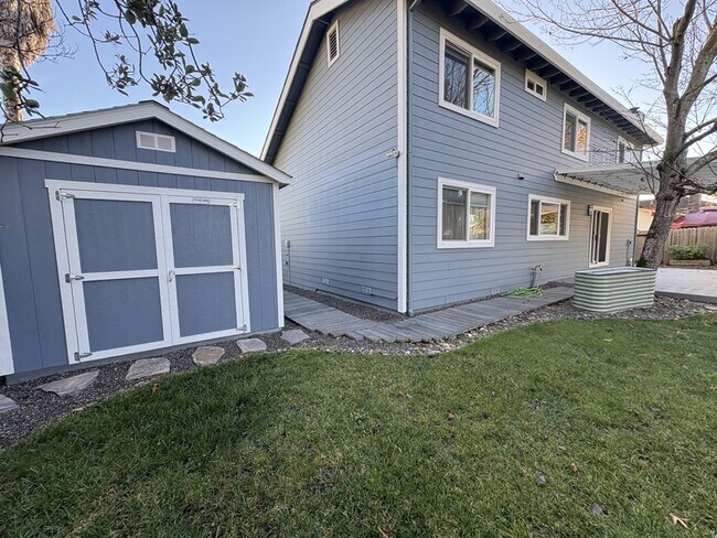 Building Photo - 5705 Davis Cir