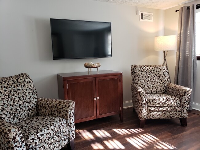 Building Photo - 2345 Macon Dr SW