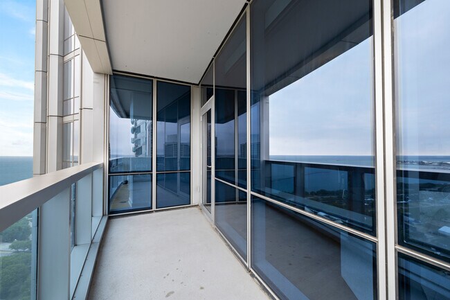 Building Photo - 1211 S Prairie Ave