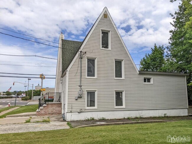 Building Photo - 120 Plainfield Ave