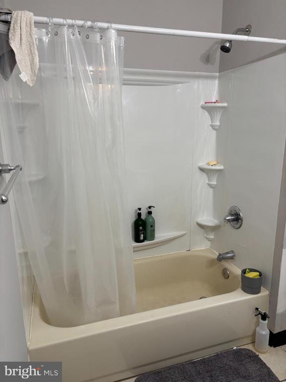 Building Photo - 2250 N Lambert St