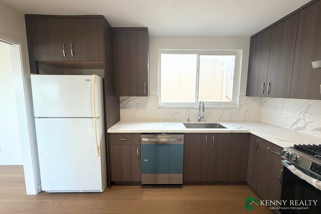 Building Photo - Newly Remodeled 5BR/3BA Home w/ City + Ocean Views in Daly City