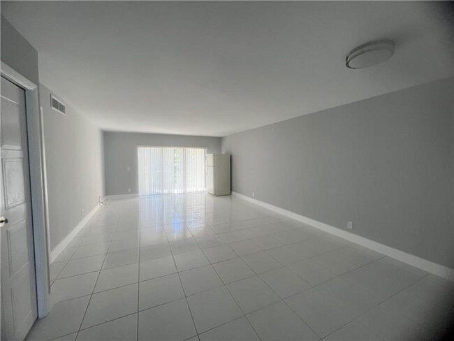 Building Photo - 16411 Blatt Blvd