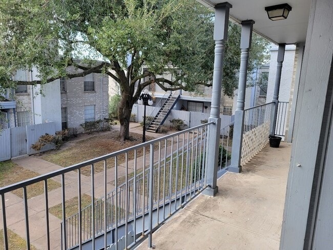 Building Photo - 6606 De Moss Dr