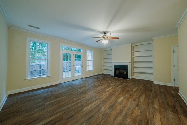 Building Photo - 8 Hydrangea Ct
