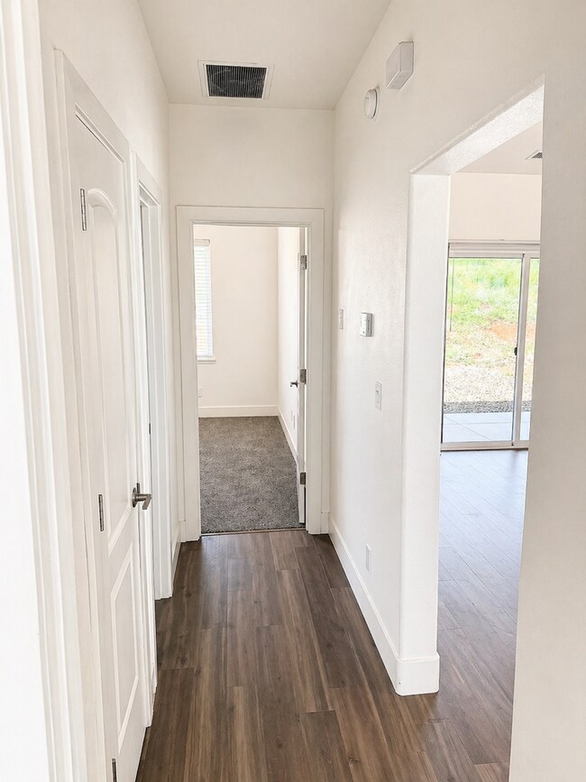 Building Photo - 3BR Home w/ 2-Car Garage, Tall ceilings & Upgraded Chef's Kitchen