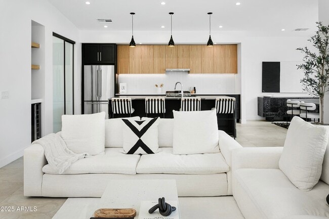 Building Photo - 4002 N 33rd Pl