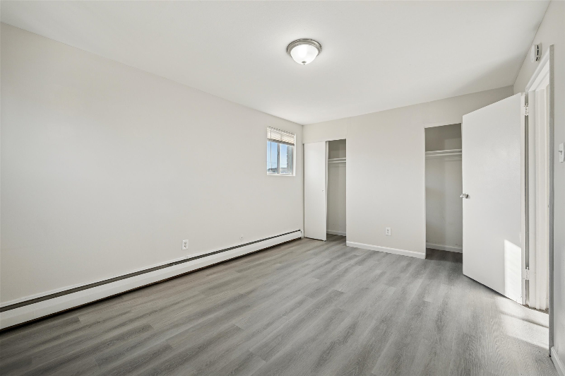 Building Photo - 1302 W Albanus St