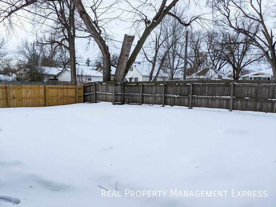 Building Photo - 3 Bed House w/ Fenced-In Yard Near Augusta...