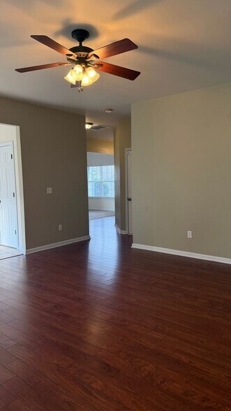 Building Photo - 505 Chartwell Dr