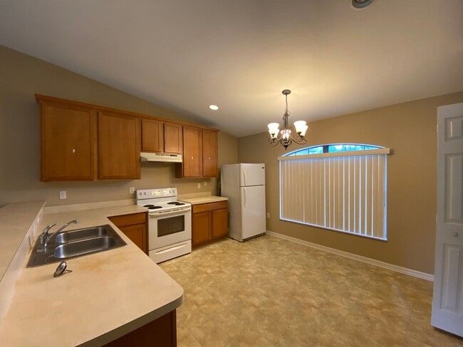 Building Photo - Desirable SW Ocala Neighborhood 3/2/2 **Wo...