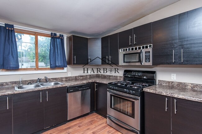 Primary Photo - Charming Remodeled 3 bed 2 bath House!