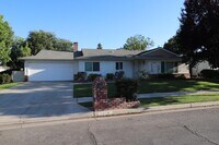 Building Photo - 1419 W Pinedale Ave