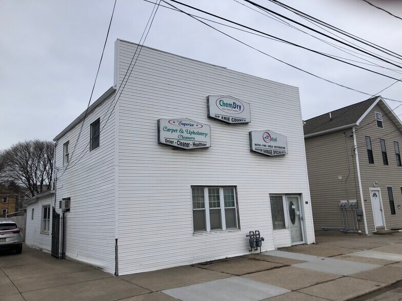 Building Photo - 340 W 26th St