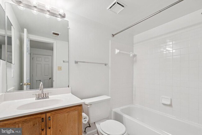 Building Photo - 46858 Lawnes Creek Terrace